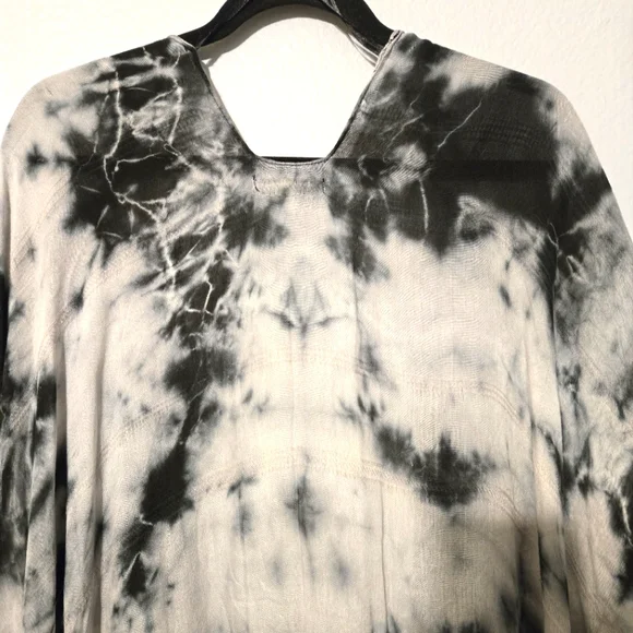 WOVEN HEART Black White Tie-Dye Kimono Beach Cover Up Raw Hem One Size - Picture 6 of 14